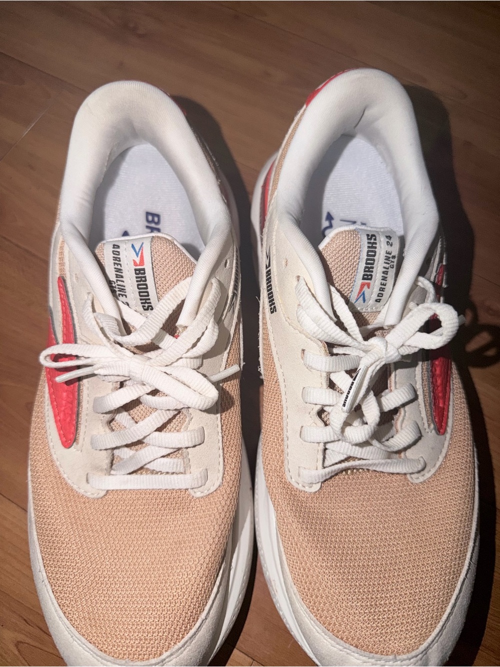 Brooks Women's Tan and Red Low-Top Sneakers